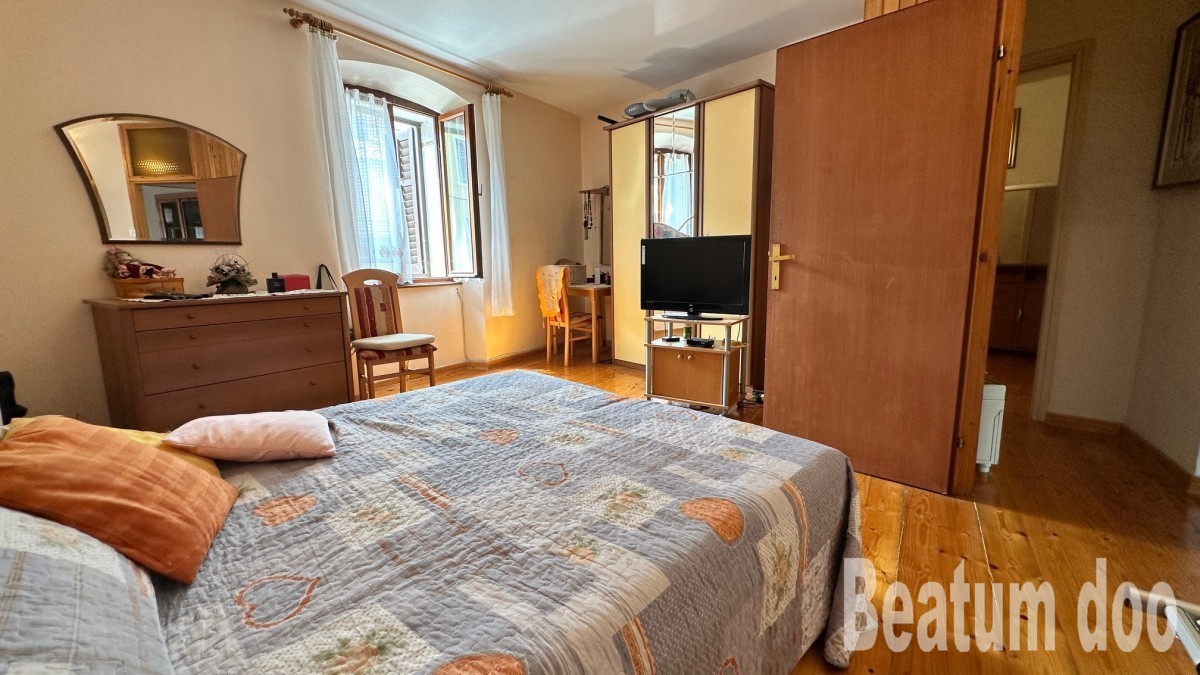 Apartma v centru Novigrada, izjemna lokacija, 50 m od plaže