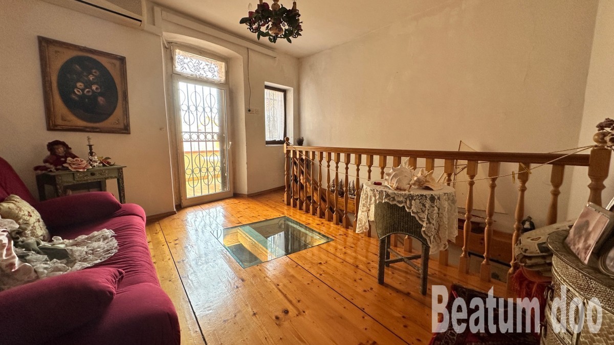 Apartma v centru Novigrada, izjemna lokacija, 50 m od plaže