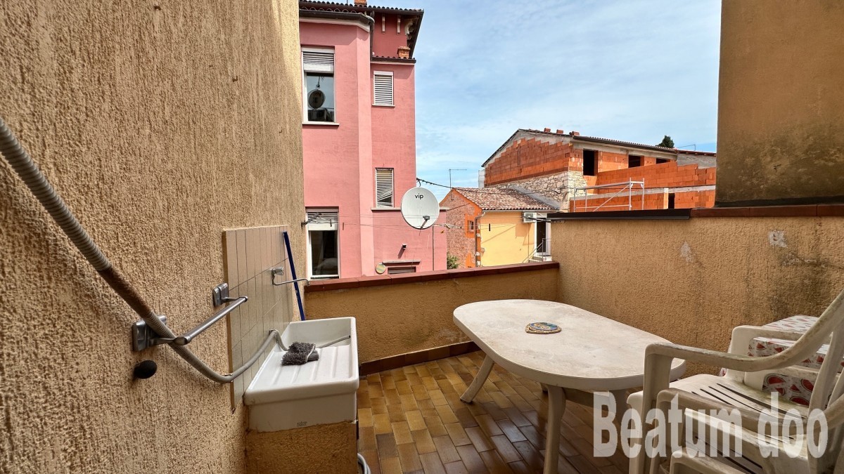 Apartma v centru Novigrada, izjemna lokacija, 50 m od plaže