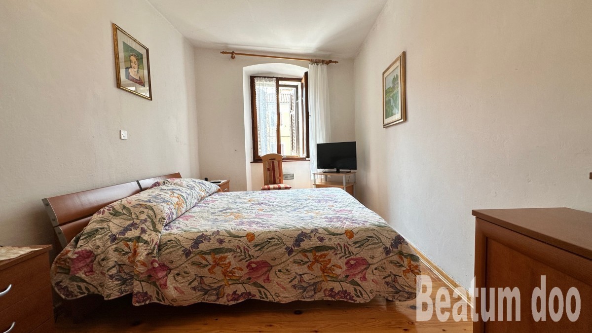 Apartma v centru Novigrada, izjemna lokacija, 50 m od plaže