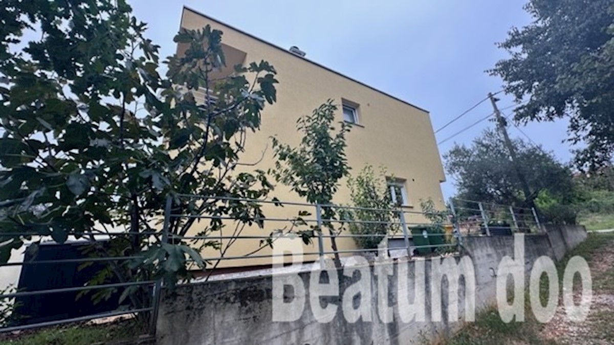 Vrstna hiša z dvema spalnicama in vrtom v Umagu