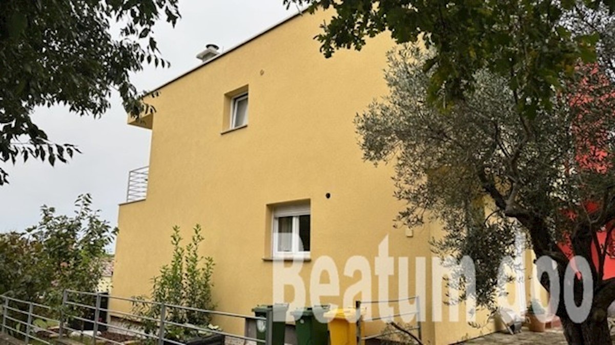 Vrstna hiša z dvema spalnicama in vrtom v Umagu