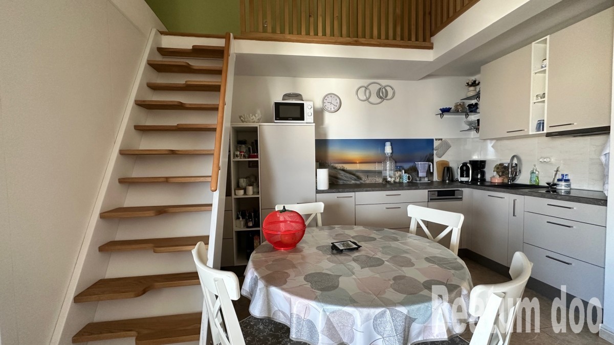Stanovanje v drugem nadstropju, pogled na morje, Novigrad