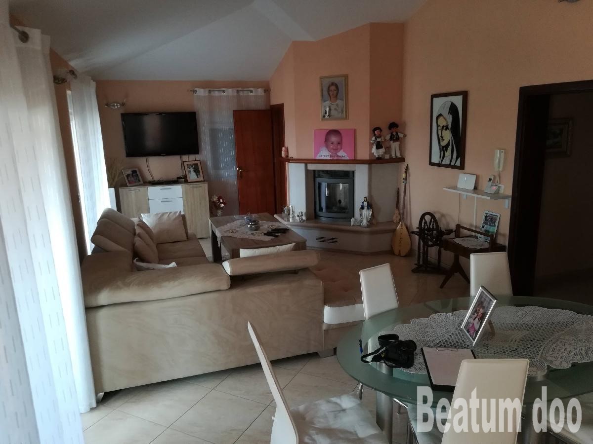 Velik apartma s čudovitim pogledom na morje - Novigrad