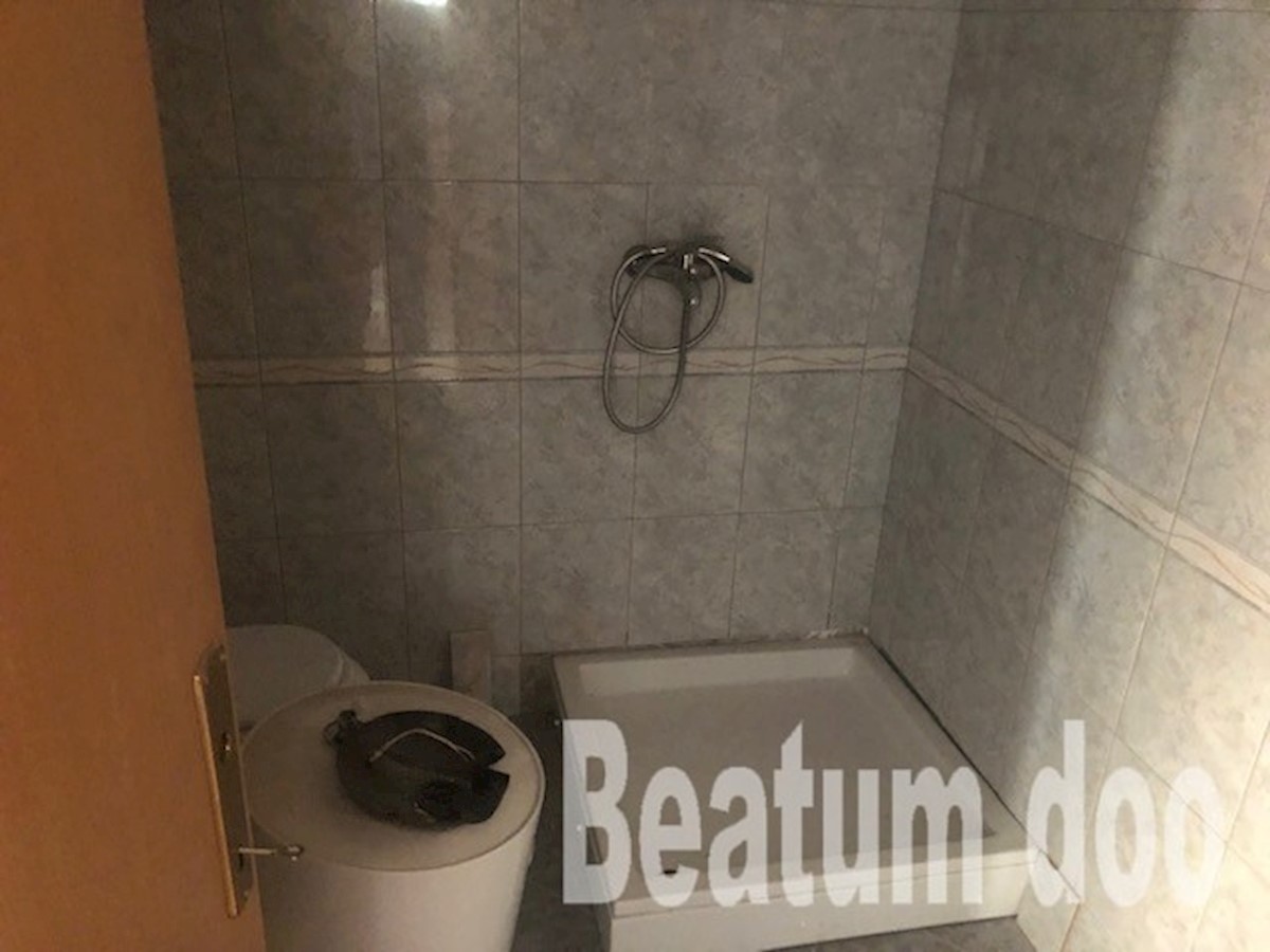 Dvosobno stanovanje v mansardi s pogledom na morje