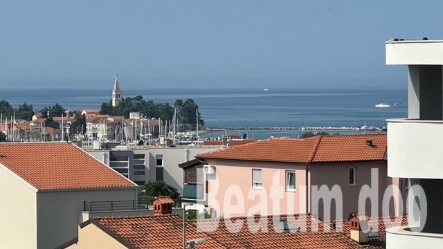 Vrstna hiša, pogled na morje, Novigrad