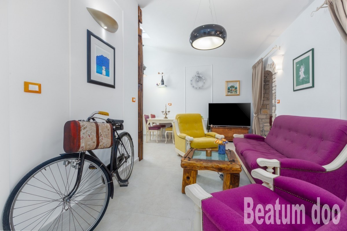 Kamnita hiša s tremi apartmaji, Kaštelir, pogled na morje