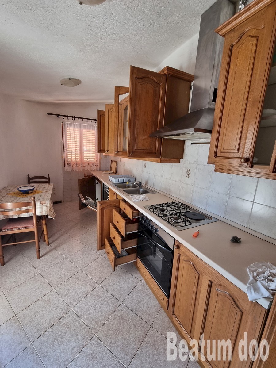 Kamnita hiša s tremi apartmaji, Kaštelir, pogled na morje