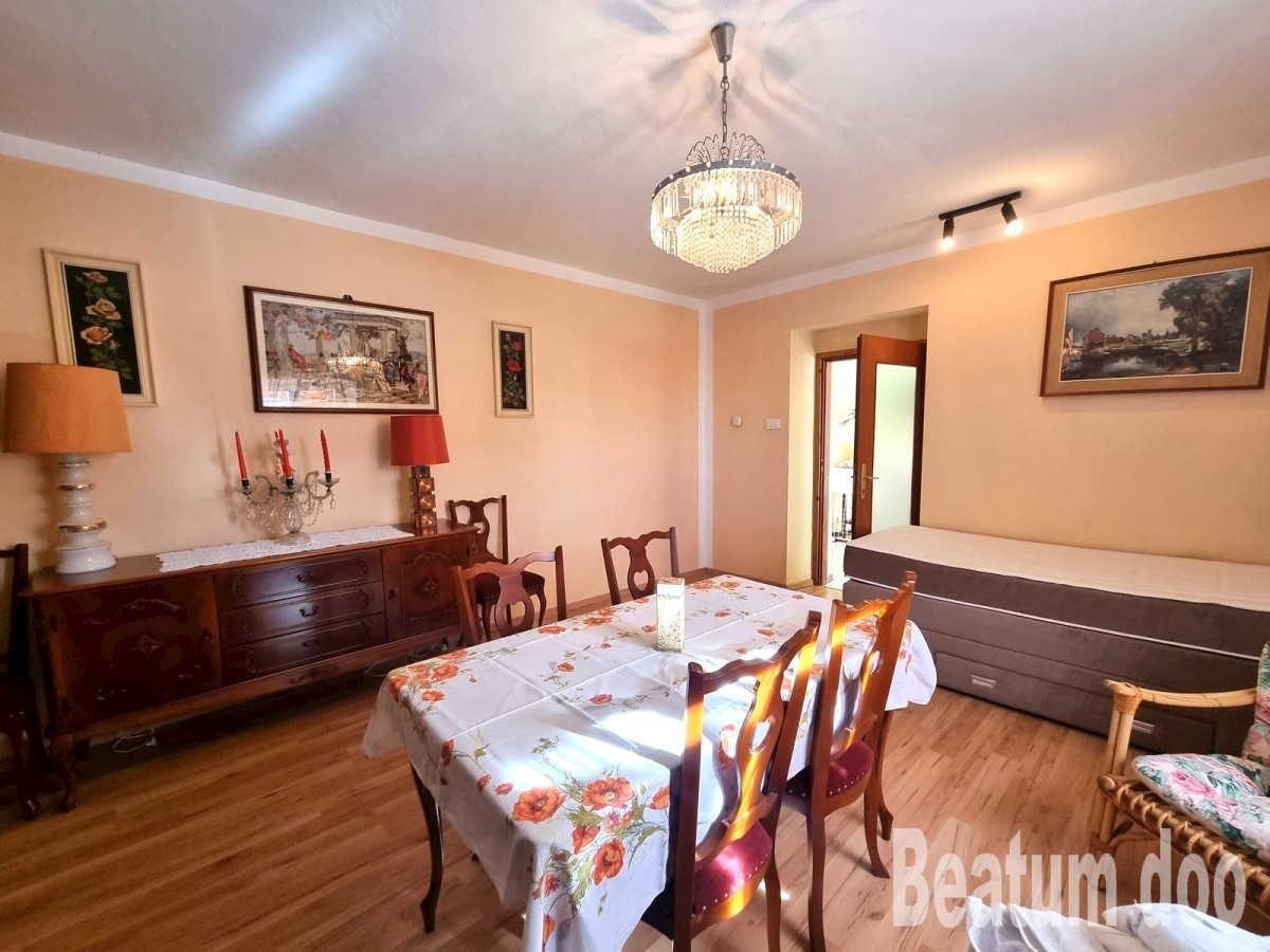 Kamnita hiša s tremi apartmaji, Kaštelir, pogled na morje