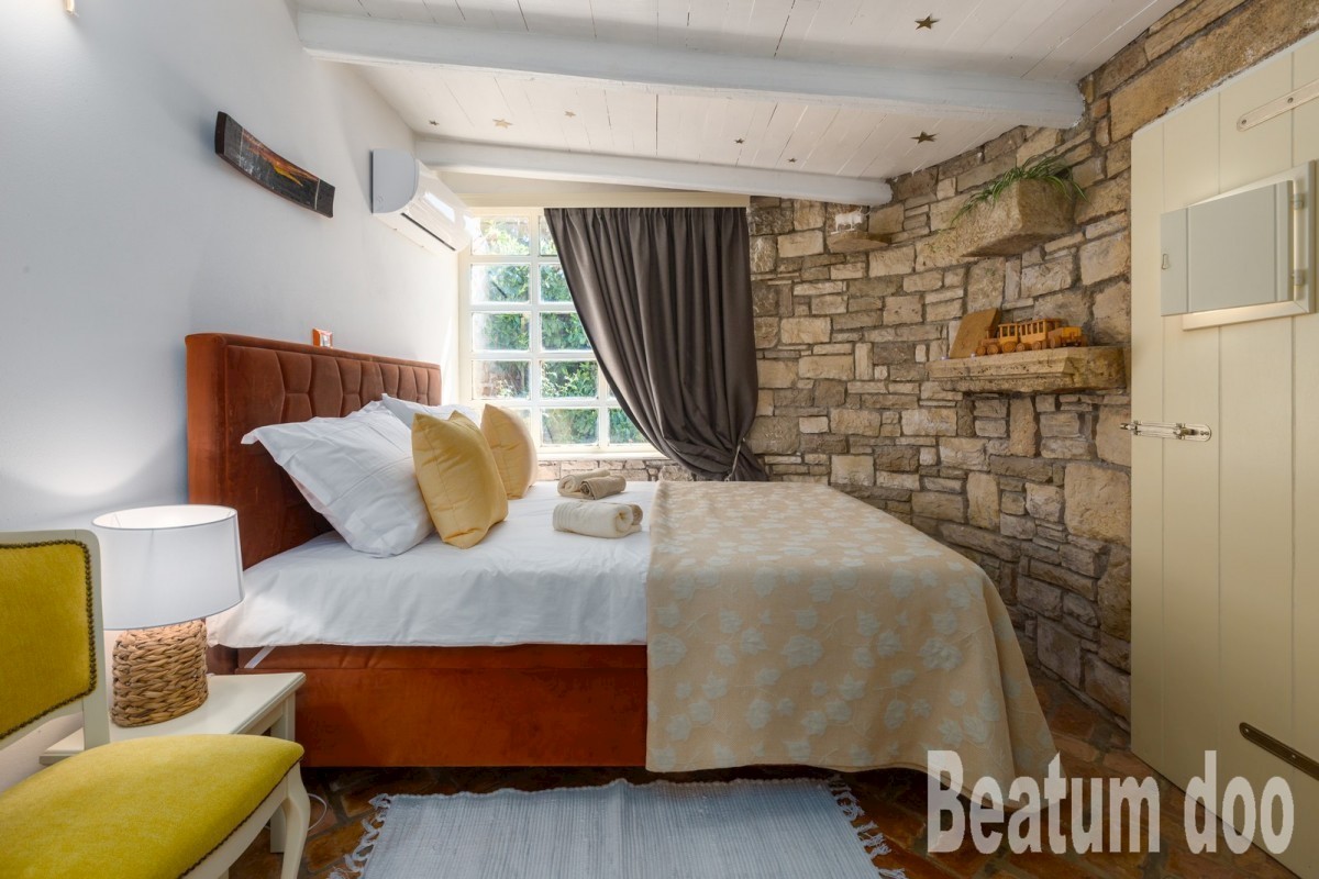 Kamnita hiša s tremi apartmaji, Kaštelir, pogled na morje