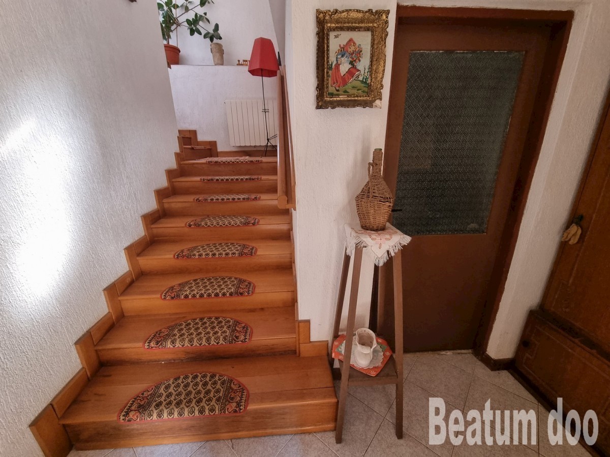 Kamnita hiša s tremi apartmaji, Kaštelir, pogled na morje