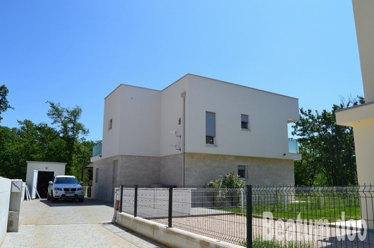 Hiša , popolnoma opremljena, blizu plaže, Karigador