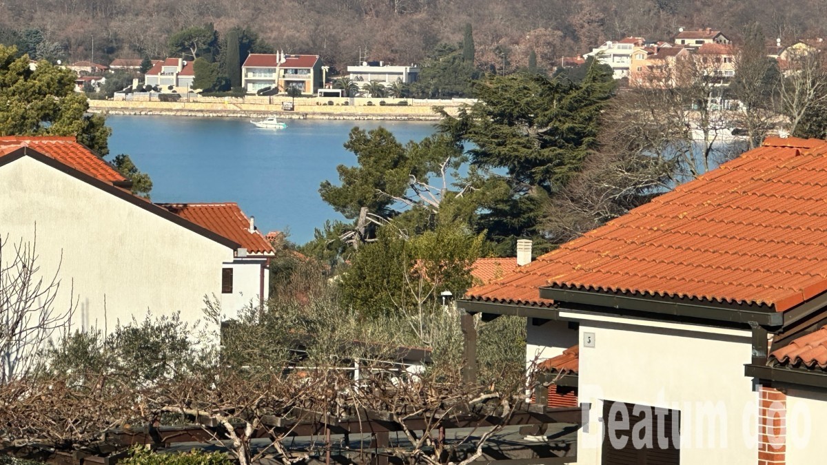 Stanovanje v prvem nadstropju, pogled na morje, Dajla