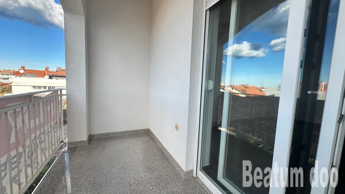 Apartma v drugem nadstropju, na podstrešju, pogled na morse, Novigrad