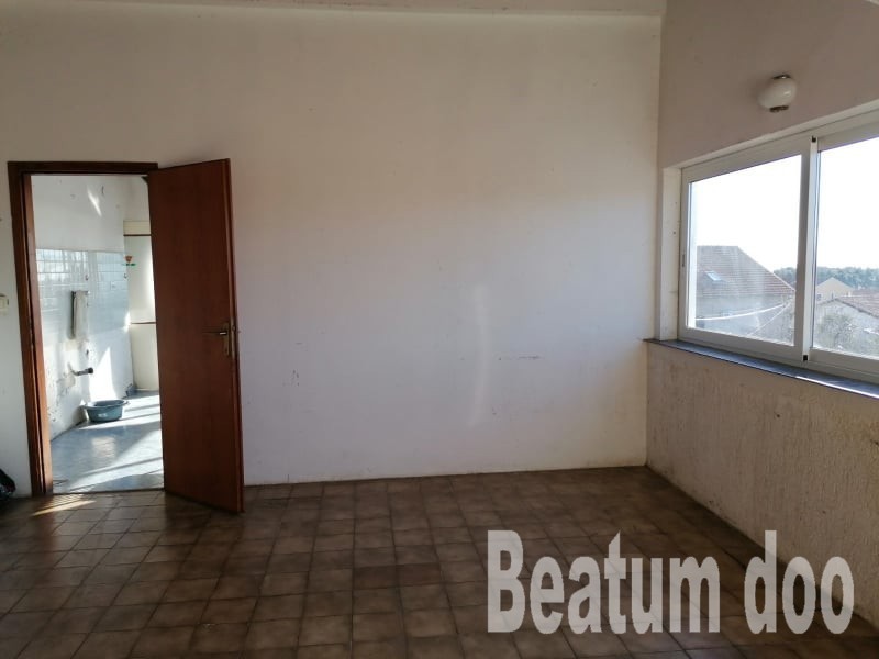 Stanovanje v drugem nadstropju za prenovo