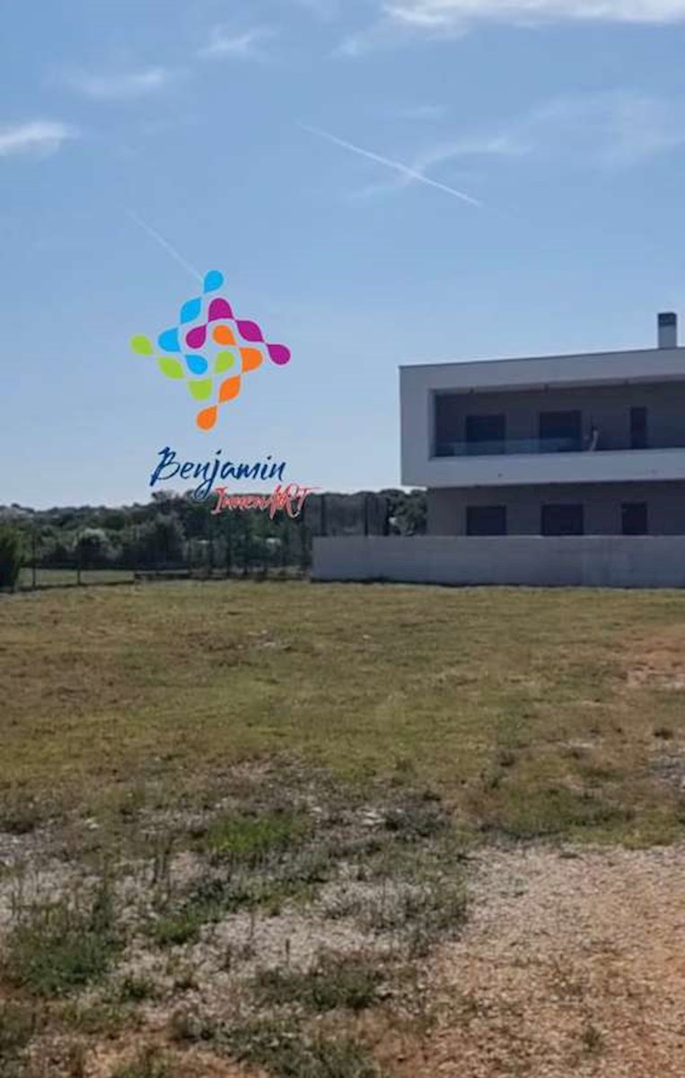 ŠTINJAN - Zazidljivo zemljišče na vrhunski lokaciji s projektom