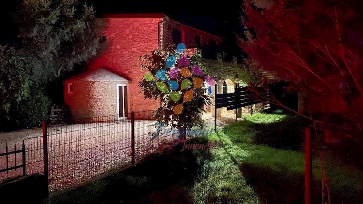 KAVRAN - Marčana - kamnita hiša z dvema apartmajema