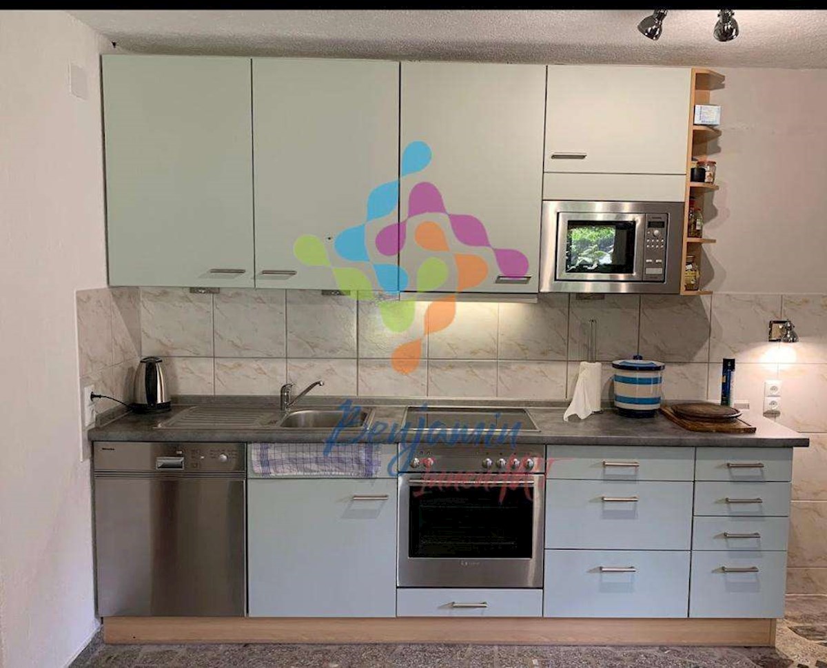 KAVRAN - Marčana - kamnita hiša z dvema apartmajema
