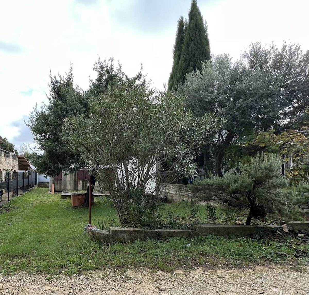 KAVRAN - Marčana - kamnita hiša z dvema apartmajema