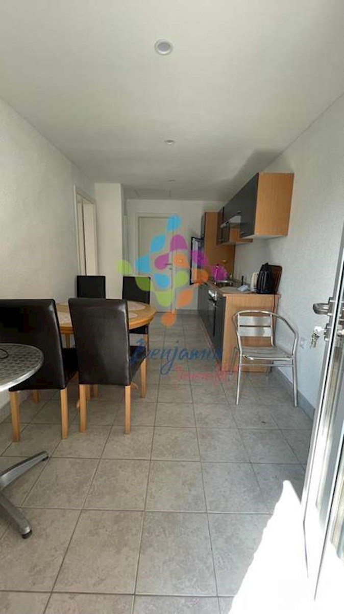 KAVRAN - Marčana - kamnita hiša z dvema apartmajema