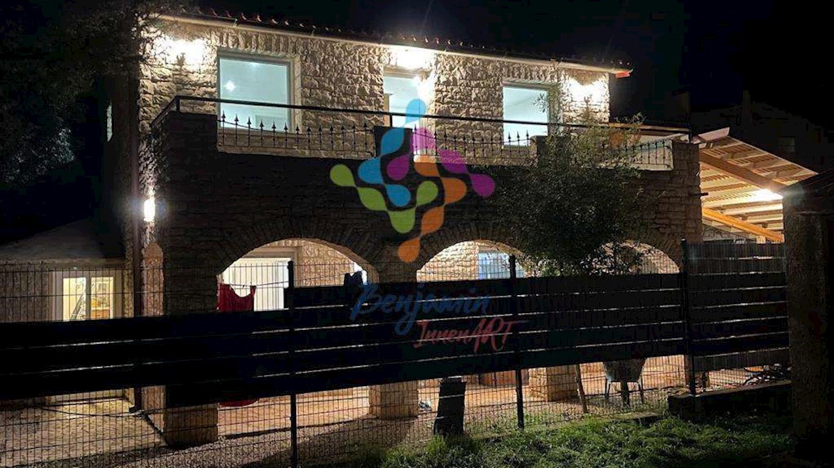 KAVRAN - Marčana - kamnita hiša z dvema apartmajema