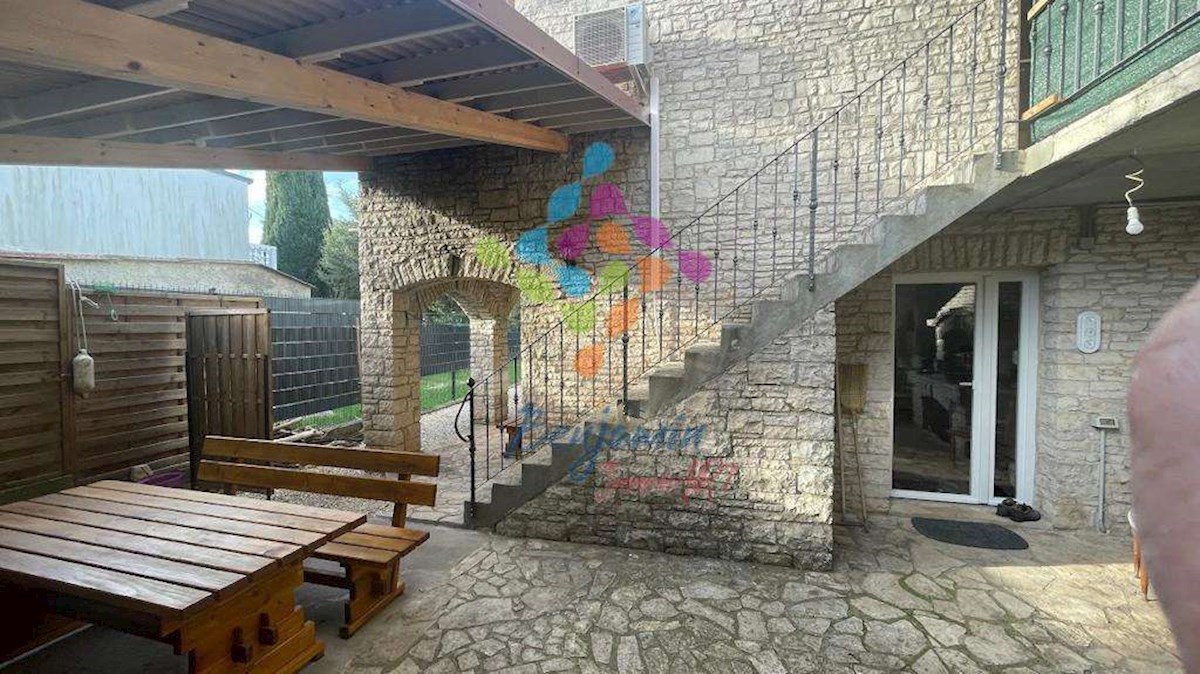 KAVRAN - Marčana - kamnita hiša z dvema apartmajema