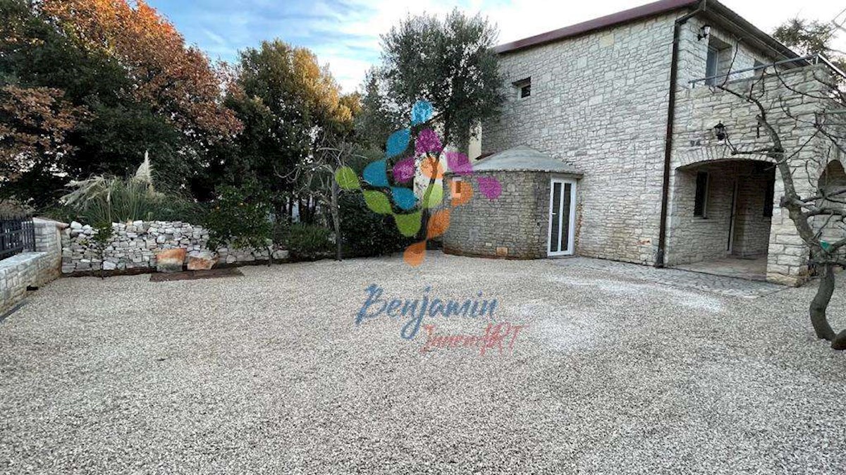 KAVRAN - Marčana - kamnita hiša z dvema apartmajema