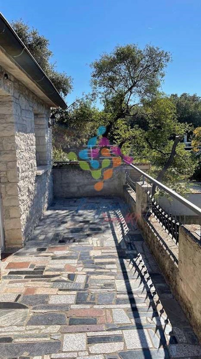 KAVRAN - Marčana - kamnita hiša z dvema apartmajema
