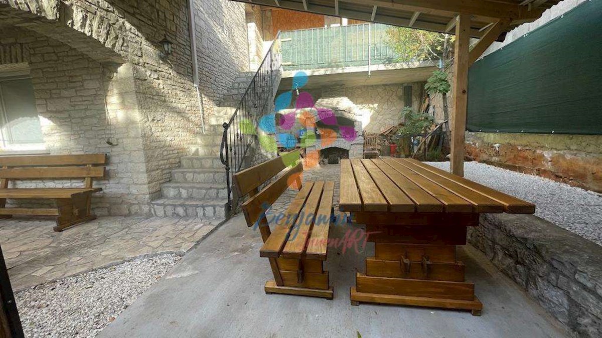 KAVRAN - Marčana - kamnita hiša z dvema apartmajema