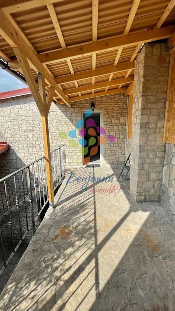 KAVRAN - Marčana - kamnita hiša z dvema apartmajema
