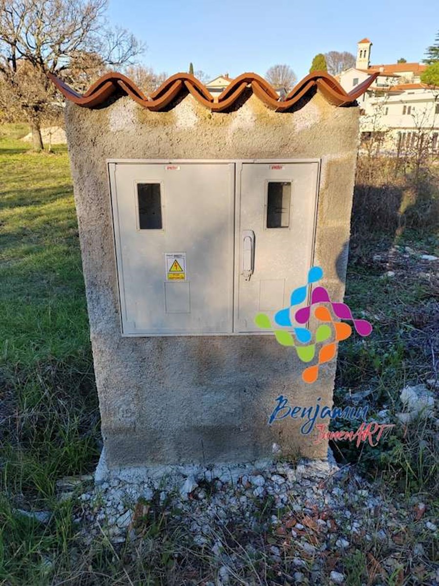 FAŽANA - Peroj - gradbena parcela z izdelanim projektom