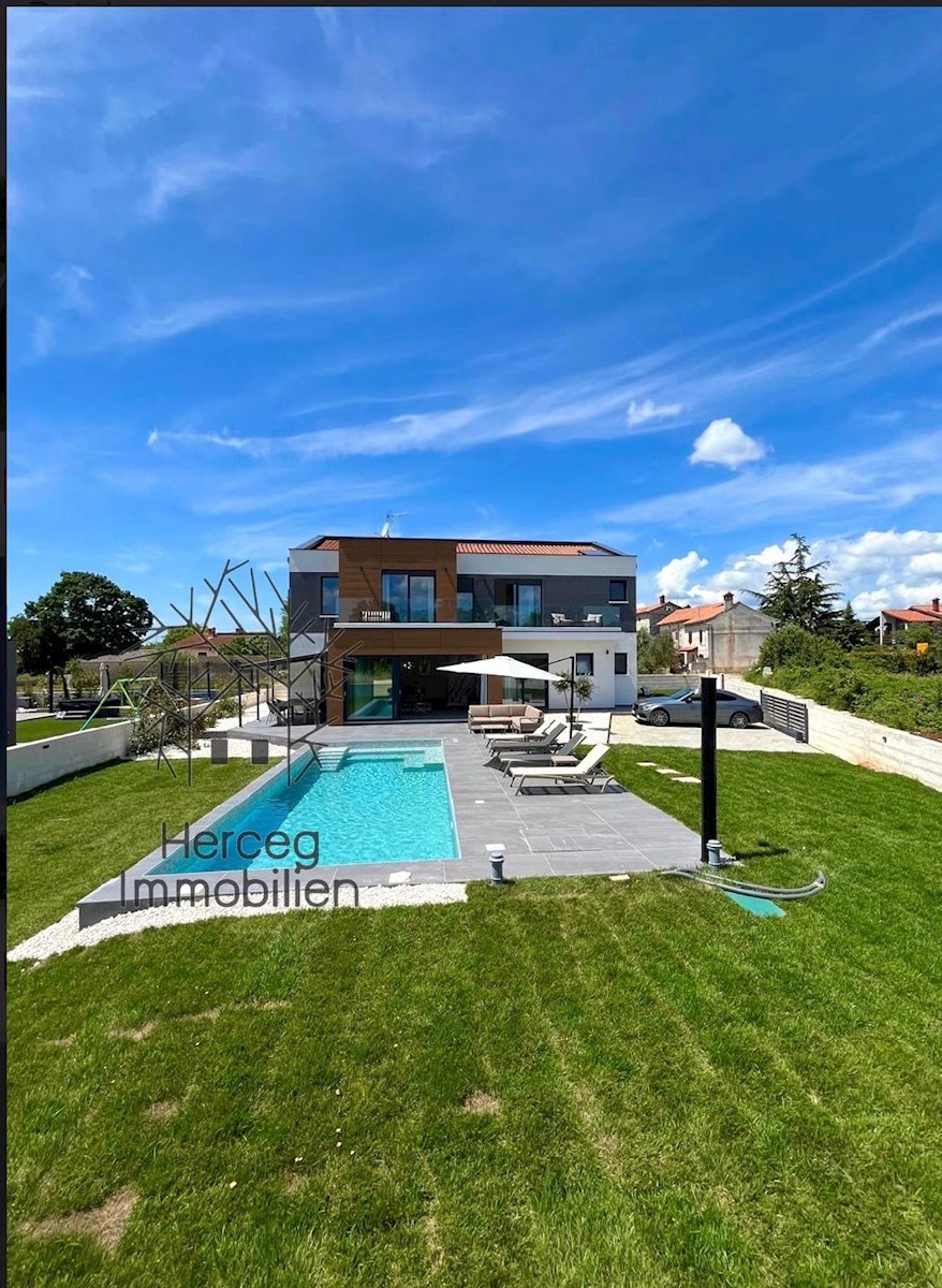 FAŽANA - Villa v bazenom