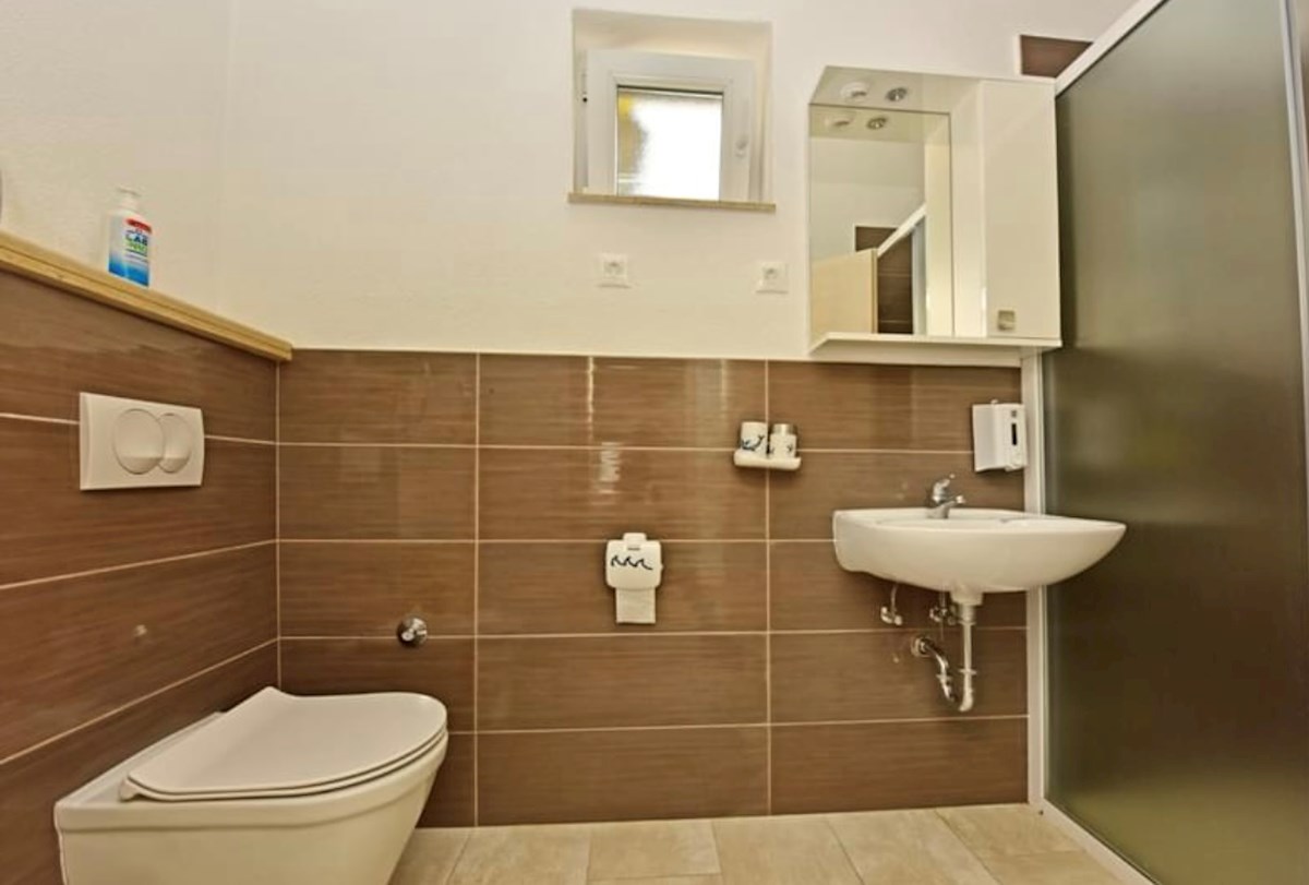 V bližini Poreč hiša s 5 apartmaji priložnost