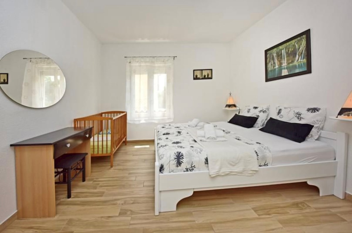 V bližini Poreč hiša s 5 apartmaji priložnost