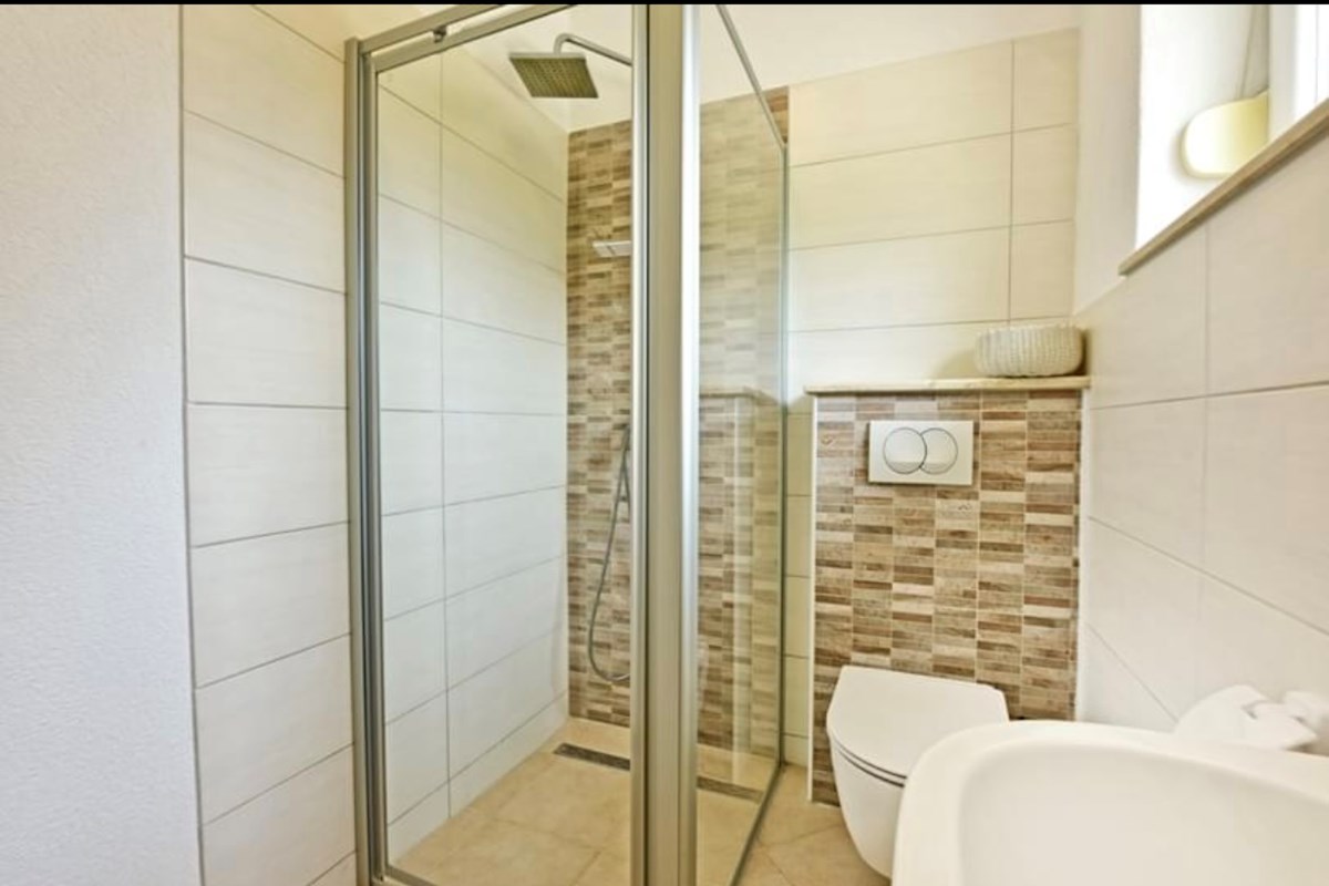 V bližini Poreč hiša s 5 apartmaji priložnost