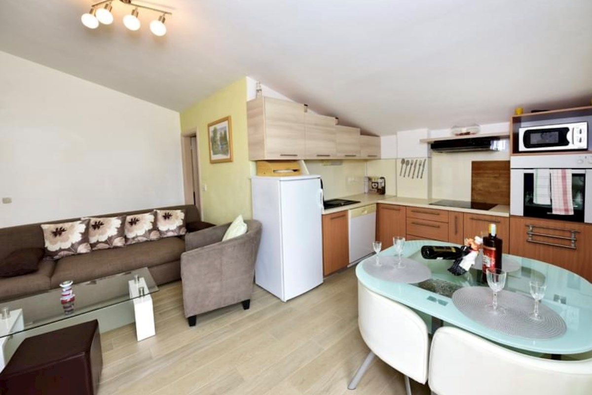 V bližini Poreč hiša s 5 apartmaji priložnost