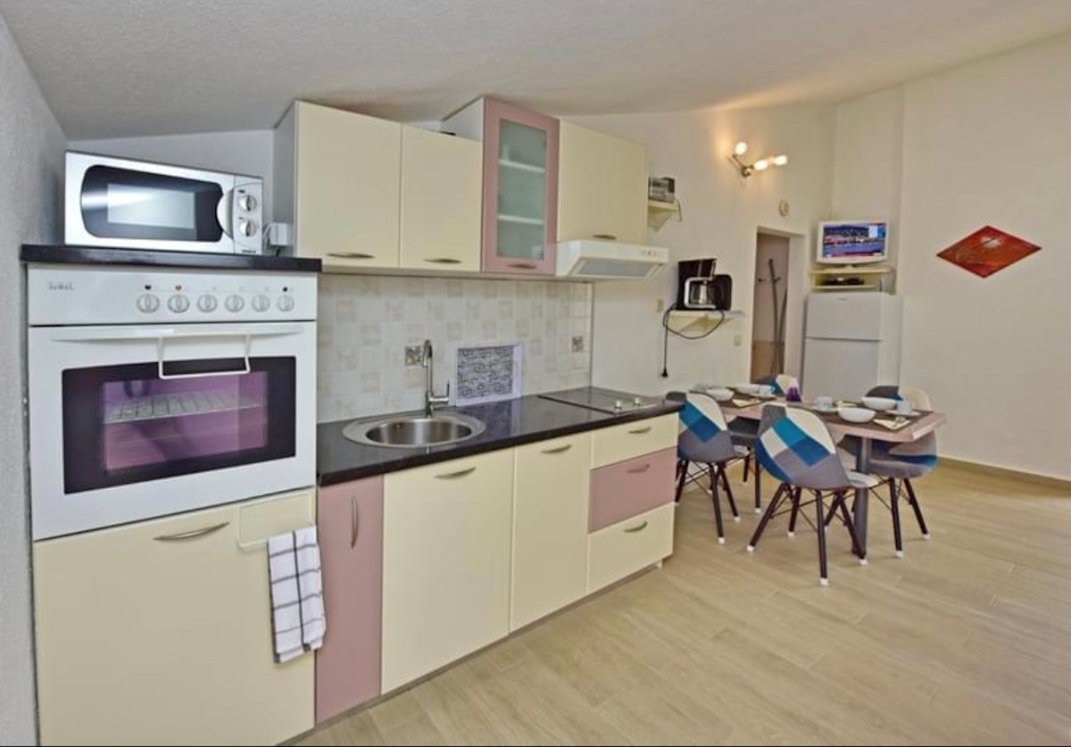 V bližini Poreč hiša s 5 apartmaji priložnost