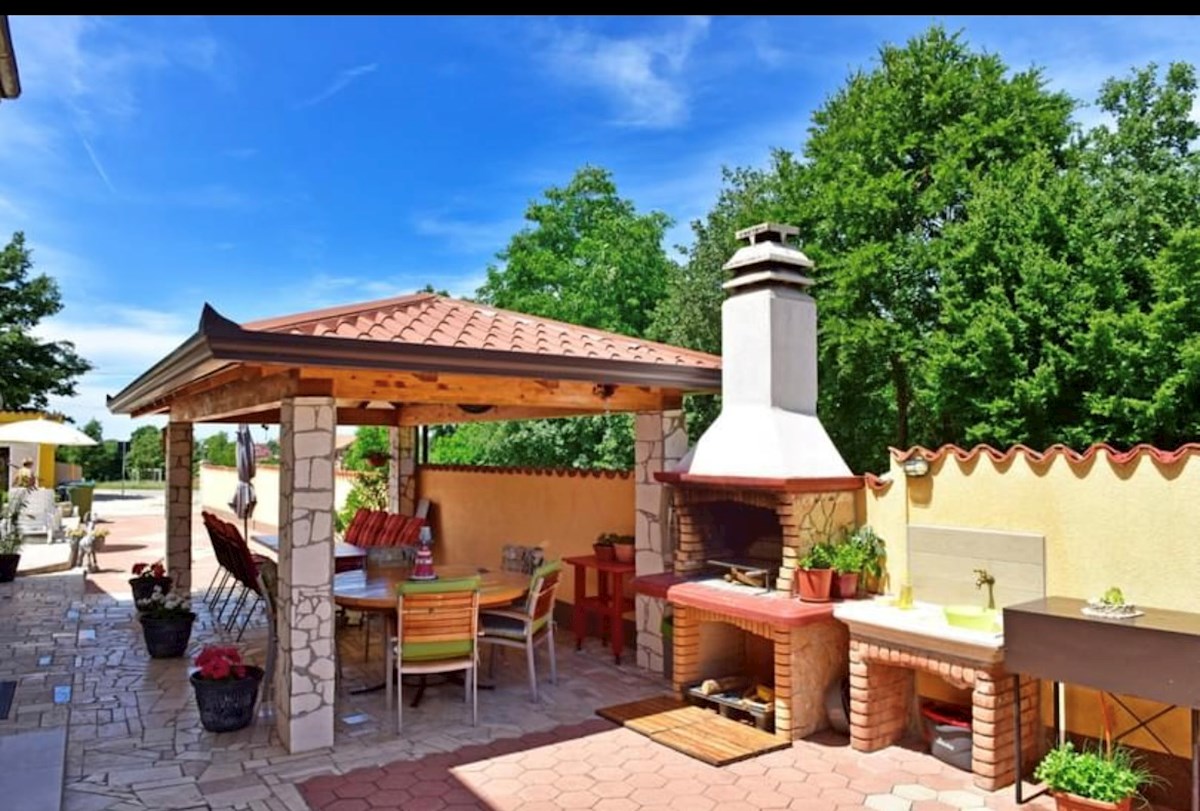 V bližini Poreč hiša s 5 apartmaji priložnost