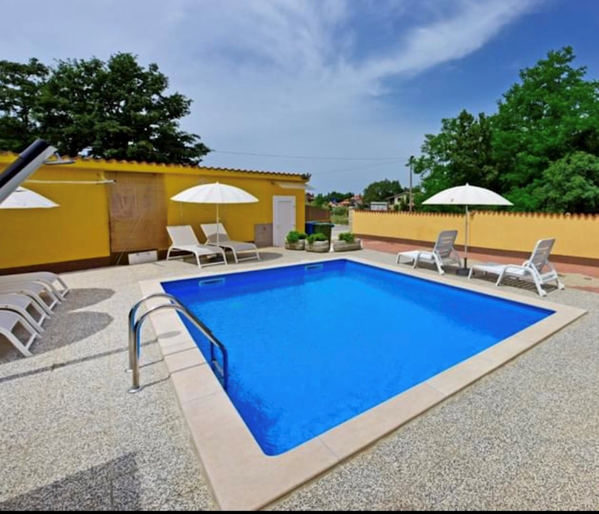 V bližini Poreč hiša s 5 apartmaji priložnost