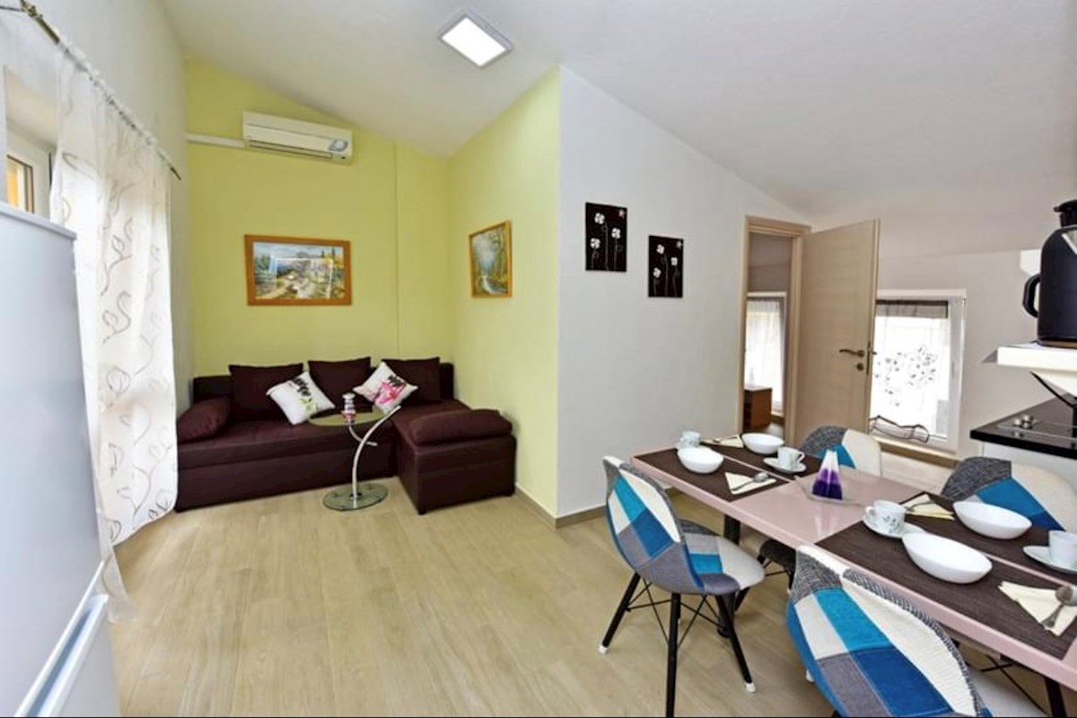 V bližini Poreč hiša s 5 apartmaji priložnost