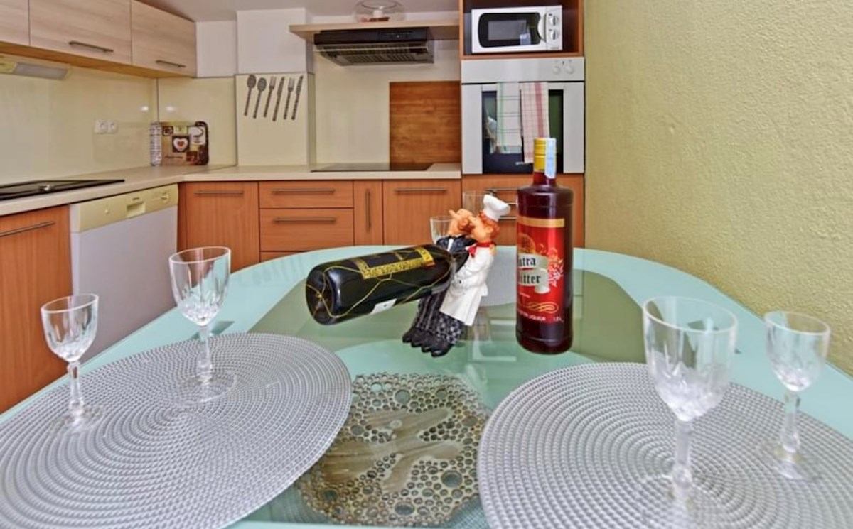 V bližini Poreč hiša s 5 apartmaji priložnost