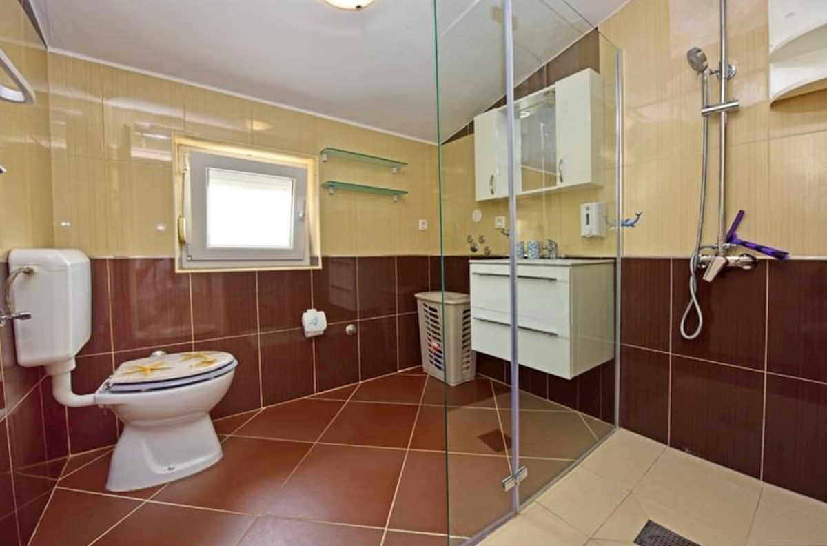 V bližini Poreč hiša s 5 apartmaji priložnost