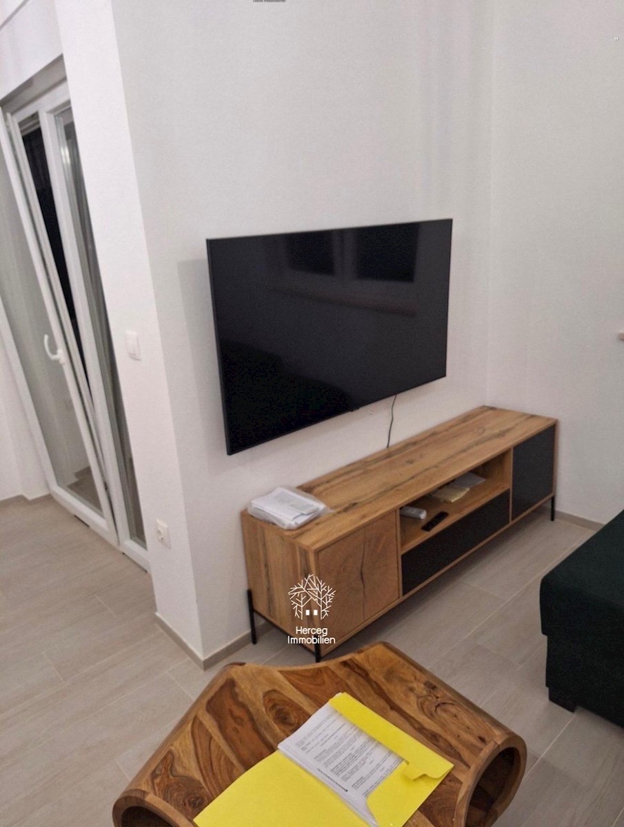 PULA - VALDEBEK - Opremljen stan s garažo