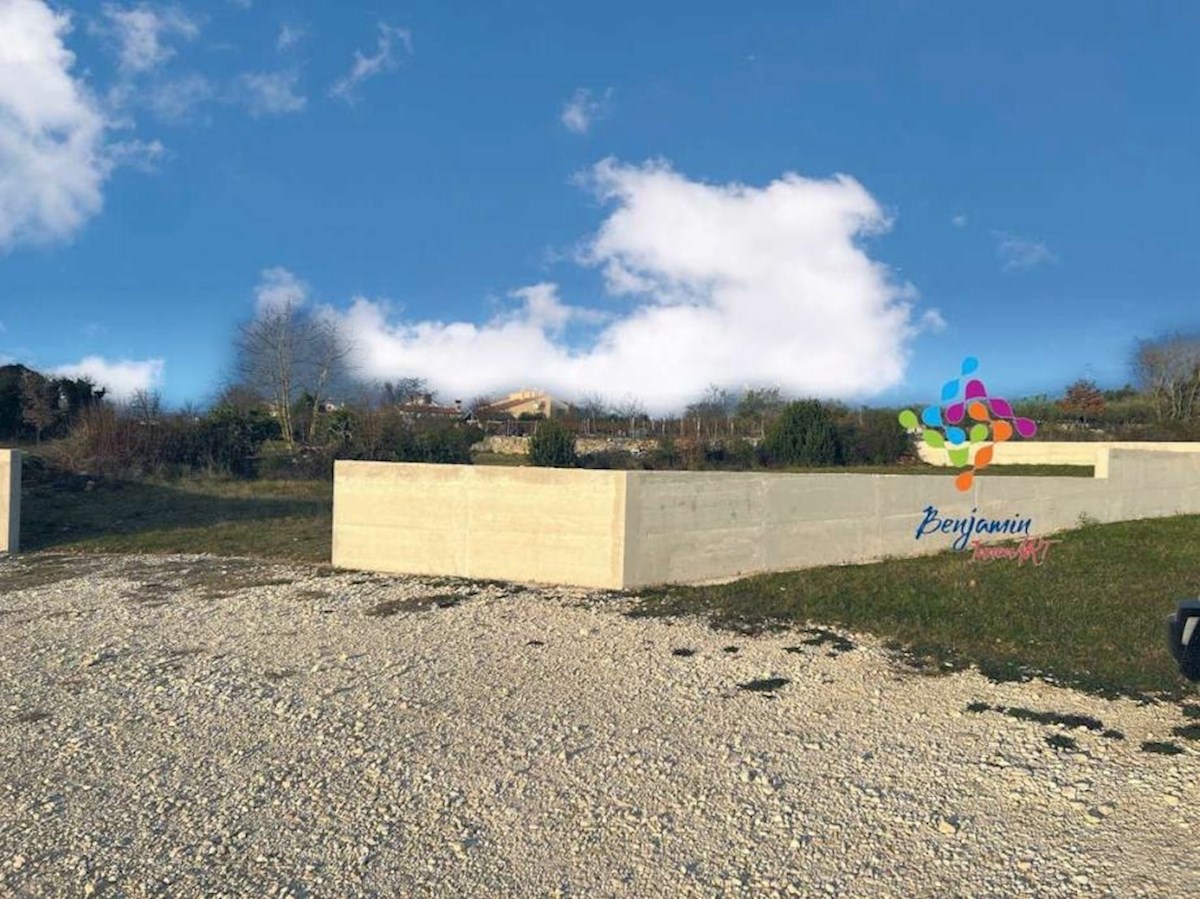 ROVINJ - Gradbena parcela 646m2