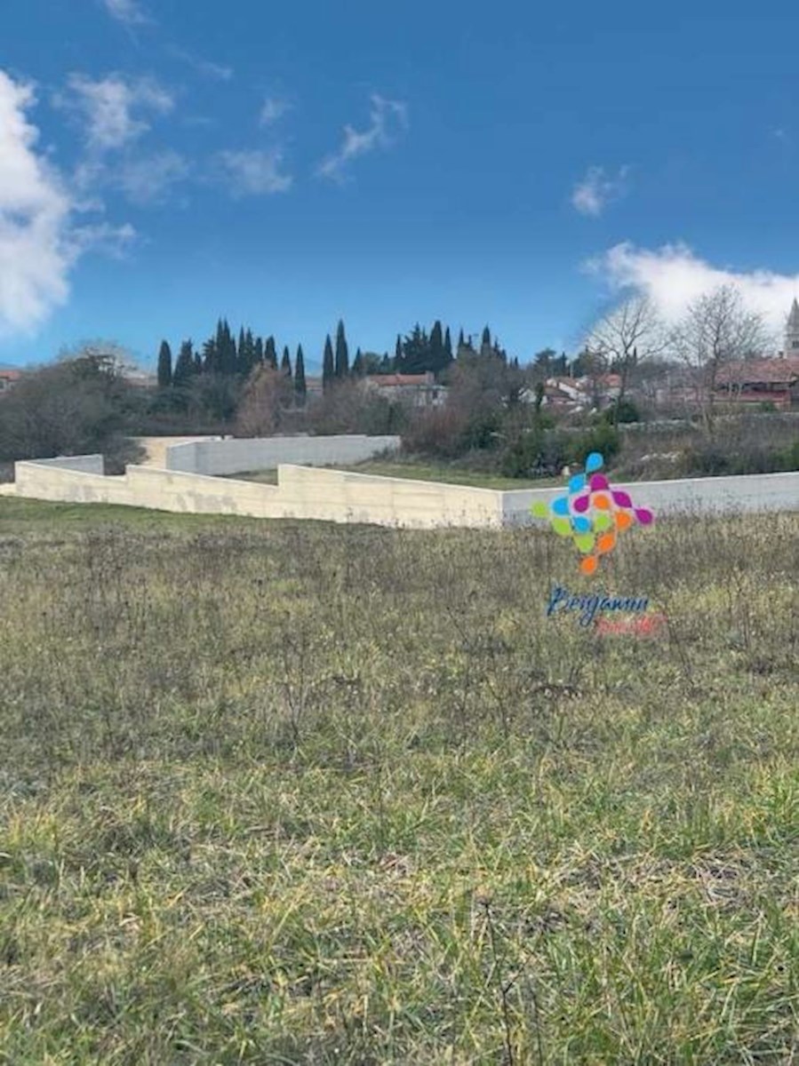 ROVINJ - Gradbena parcela 646m2