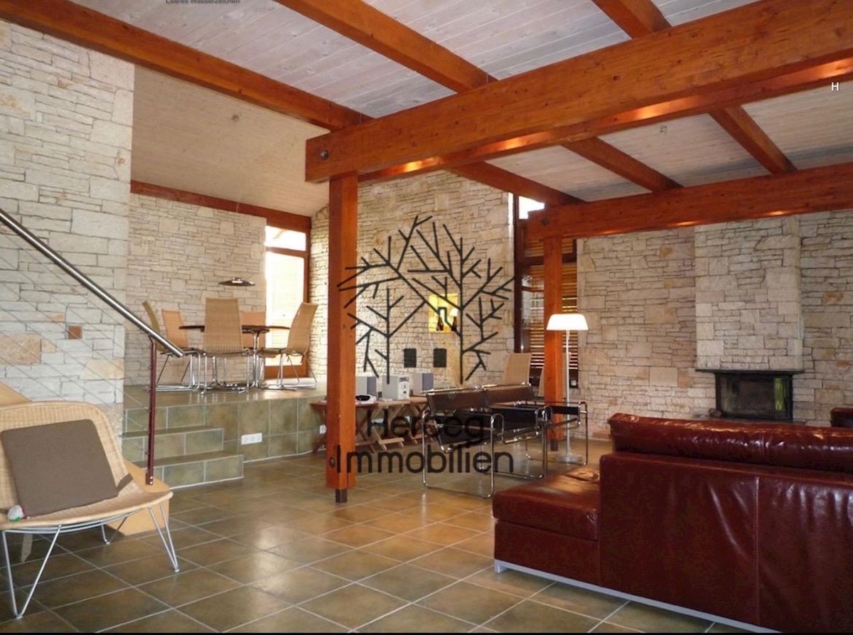ROVINJ – Vila obdana z gozdom, 150m od morja