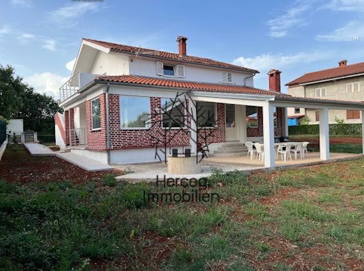 POREČ - Hiša z oljčnim nasadom - več kot 3000 m²