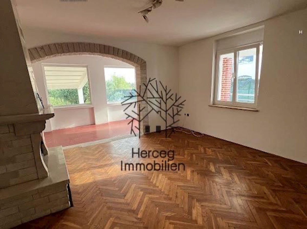 POREČ - Hiša z oljčnim nasadom - več kot 3000 m²