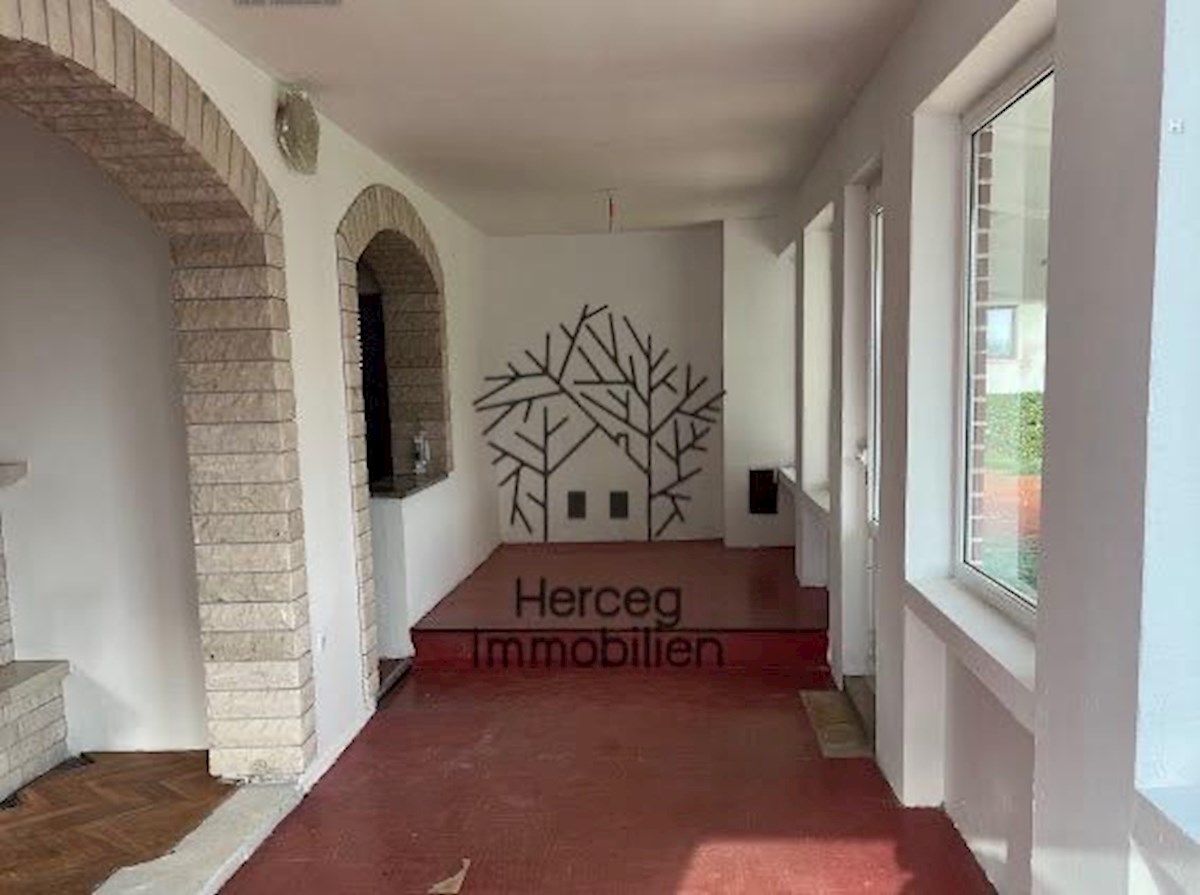 POREČ - Hiša z oljčnim nasadom - več kot 3000 m²