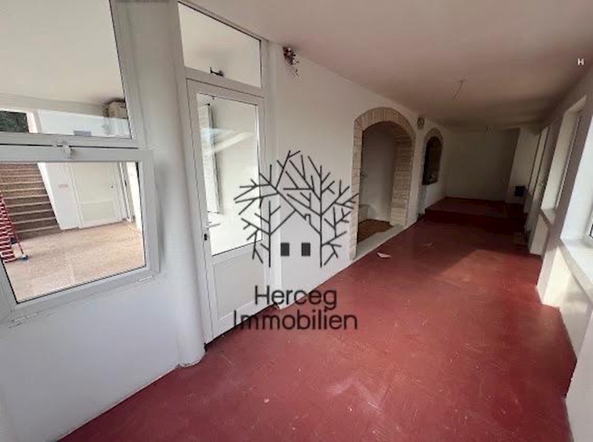POREČ - Hiša z oljčnim nasadom - več kot 3000 m²